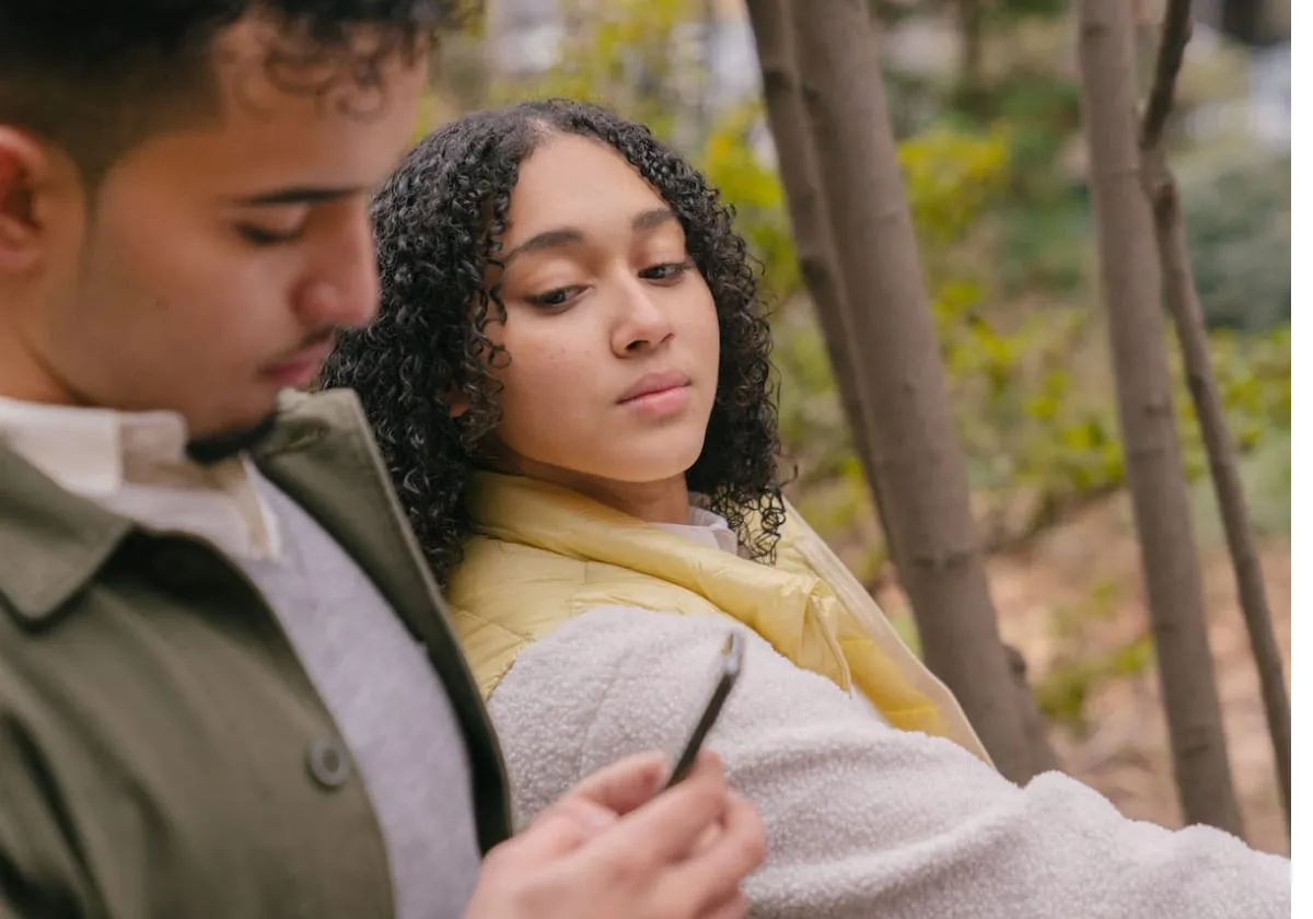 signs he's hiding something on his phone